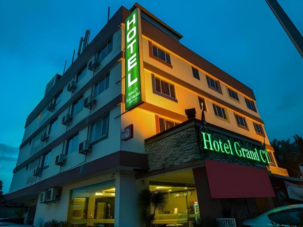 Malacca Grand Ct Hotel מראה חיצוני תמונה