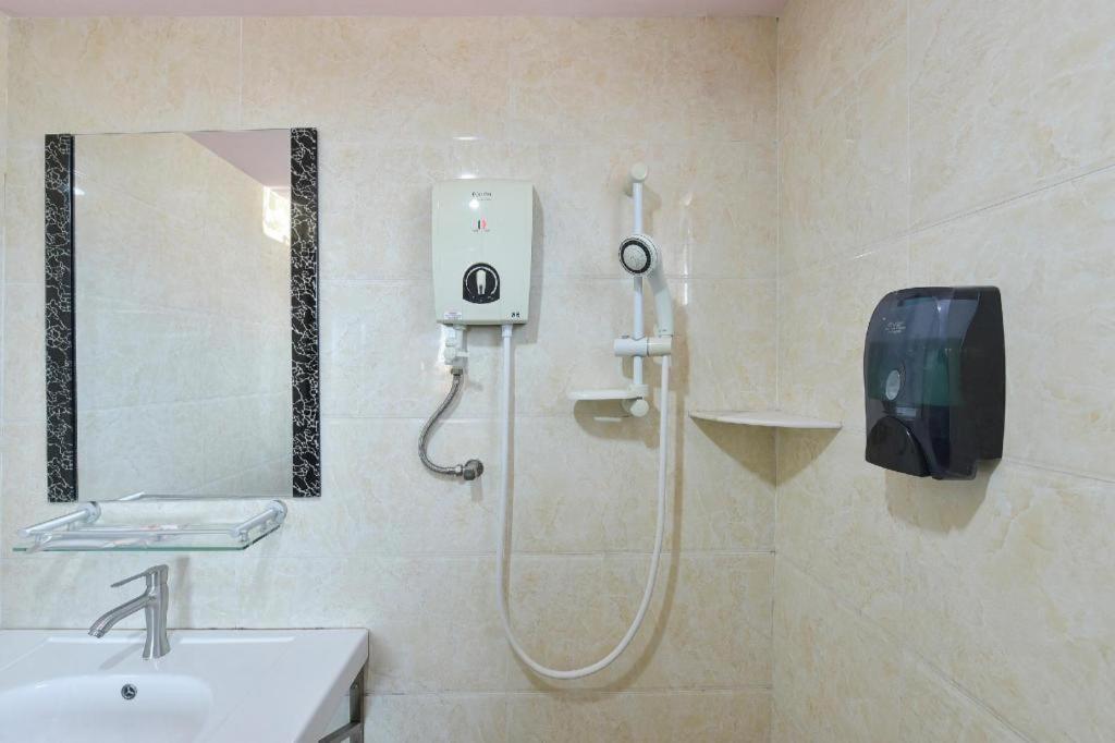 Malacca Grand Ct Hotel מראה חיצוני תמונה