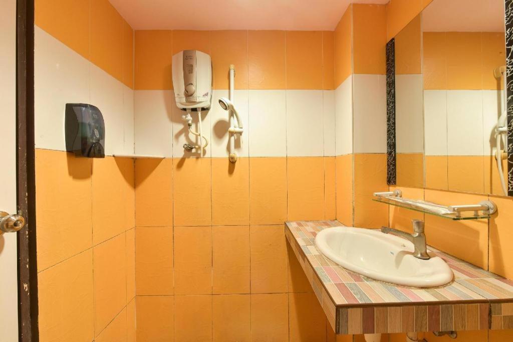 Malacca Grand Ct Hotel מראה חיצוני תמונה