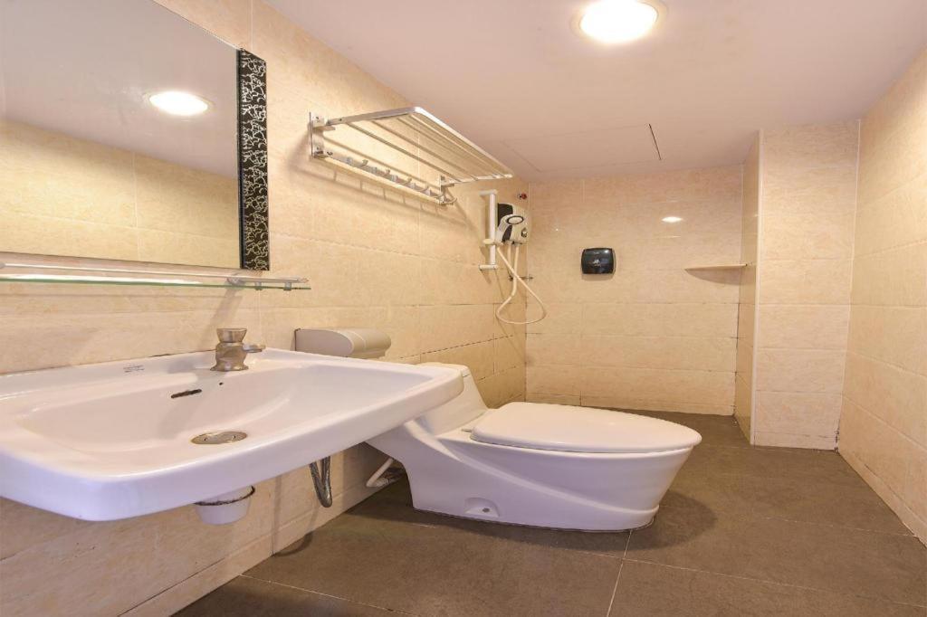 Malacca Grand Ct Hotel מראה חיצוני תמונה